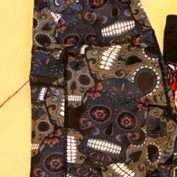 CVG Skull Med Capri Leggings - Picture 1 of 2